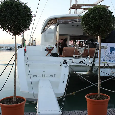 Catamarano Mauticat