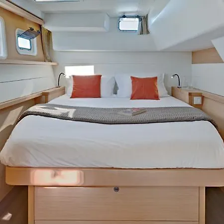 Catamarano Mauticat Bateau-hôtel Pescara
