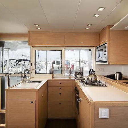 Catamarano Mauticat 3*