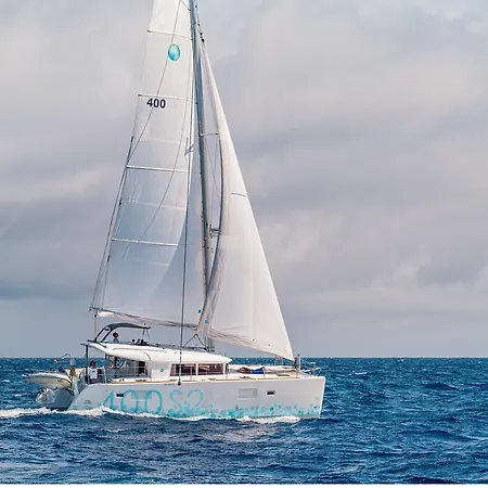 Catamarano Mauticat Bateau-hôtel 3*