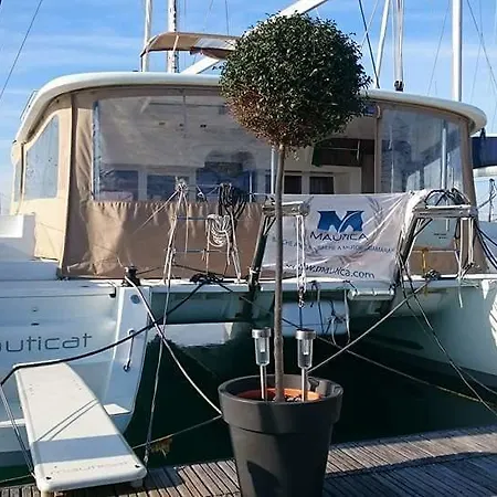 Catamarano Mauticat Botel