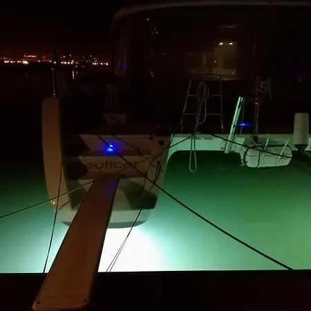Catamarano Mauticat Bateau-hôtel Pescara