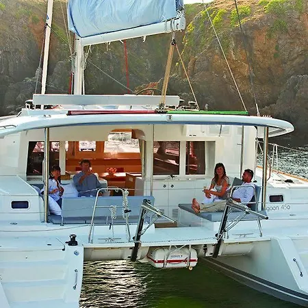 Catamarano Mauticat