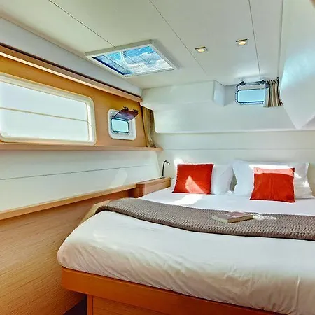 Catamarano Mauticat Bateau-hôtel Pescara