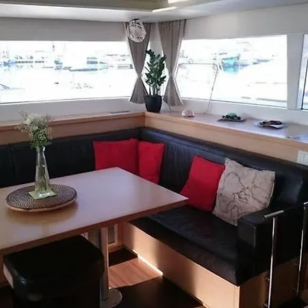 Bateau-hôtel Catamarano Mauticat 3*